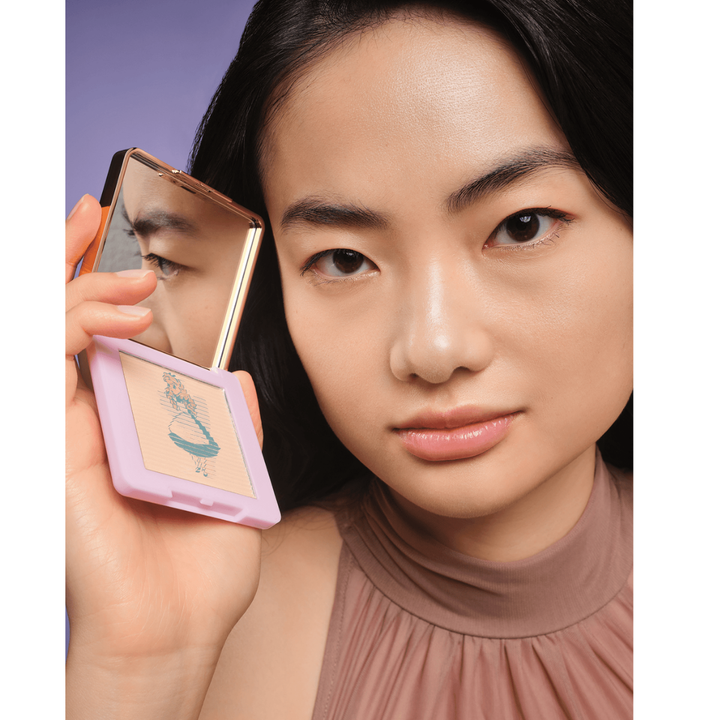 Alice In Wonderland Luminizing Compact Powder