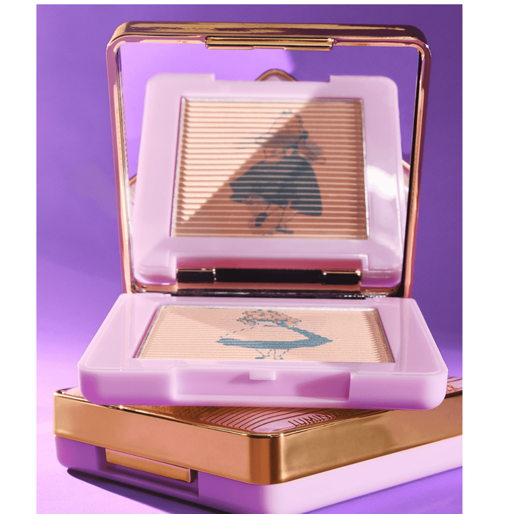Alice In Wonderland Luminizing Compact Powder