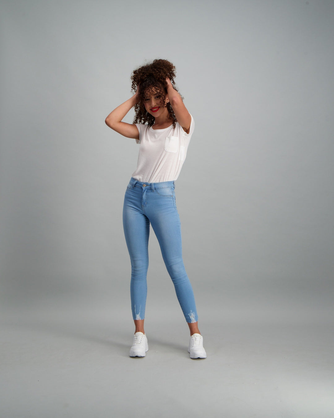 Ladies Abraised Hem Bleach Ankle Grazer Denim Jean