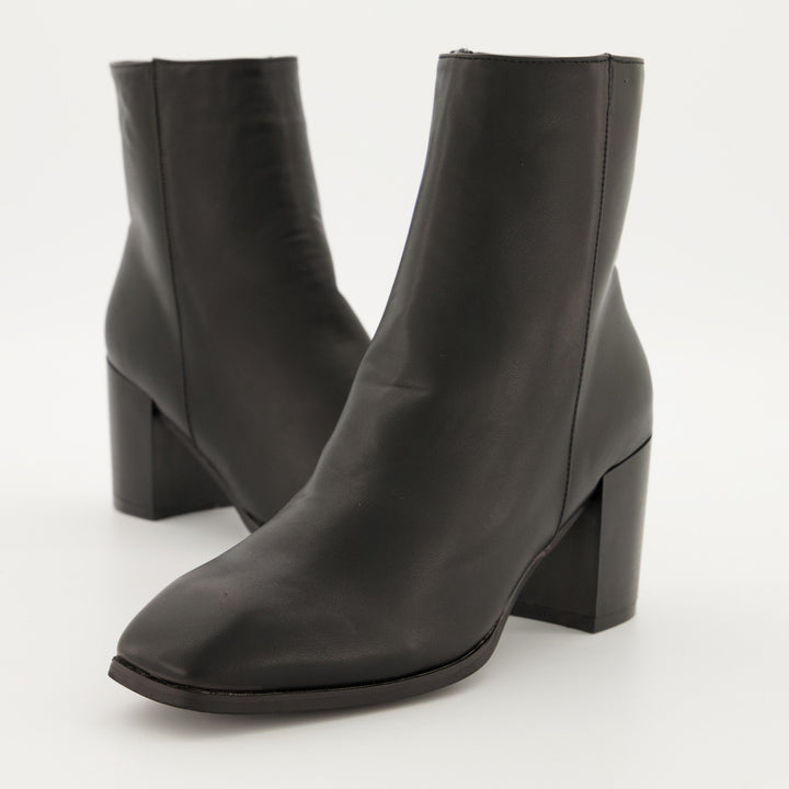 Ladies Square Toe Block Heel Boot - Black