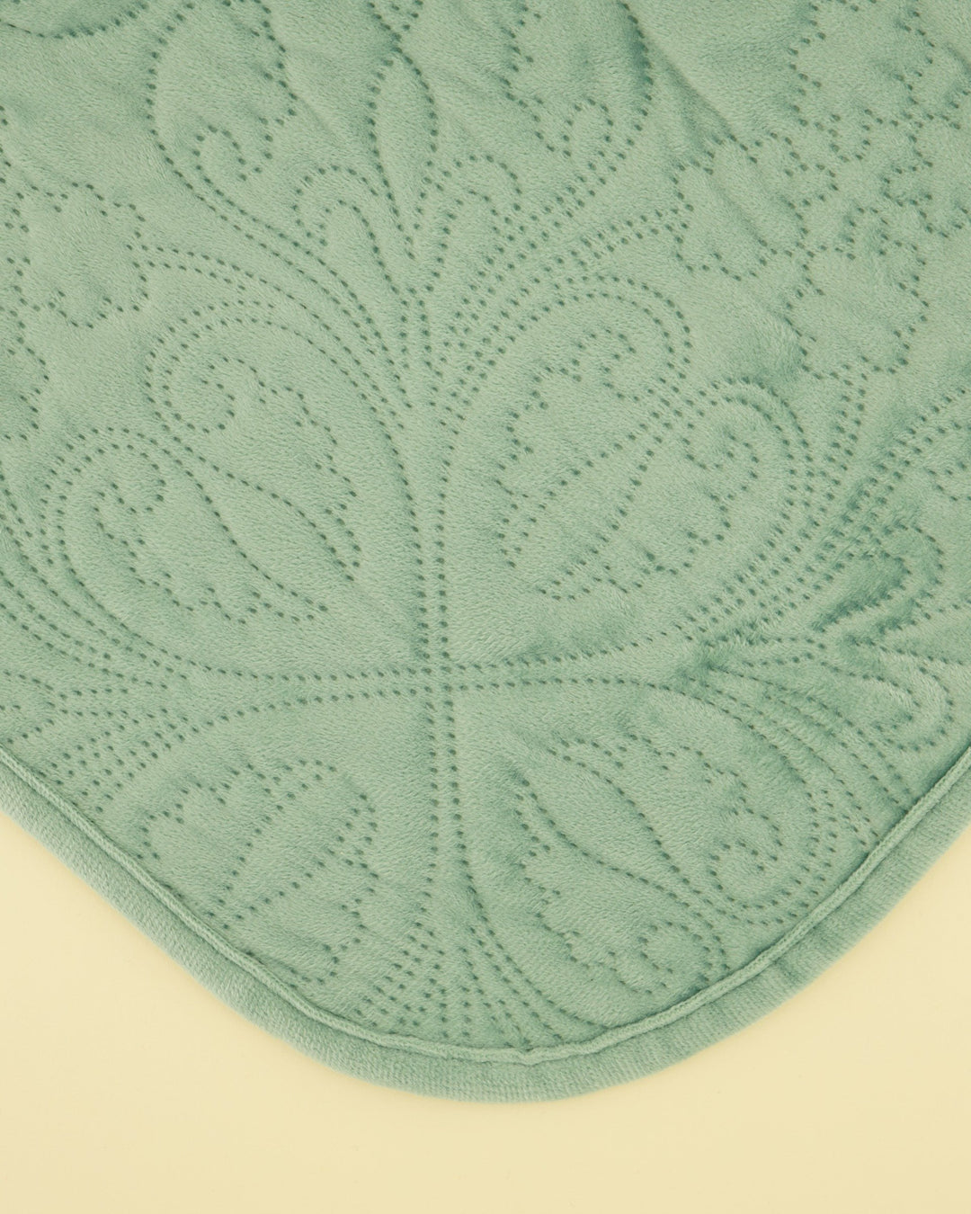 Filigree Design Velveteen Throw