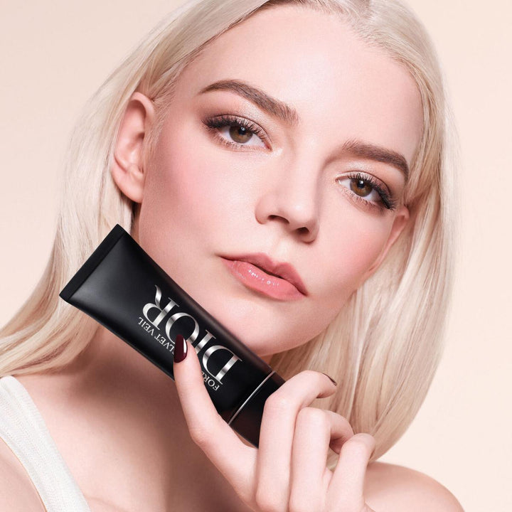 Forever Velvet Veil Makeup base - Blurring matte finish, SPF 15 PA++