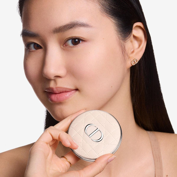 Forever Nude Radiant Filter Blurring setting powder