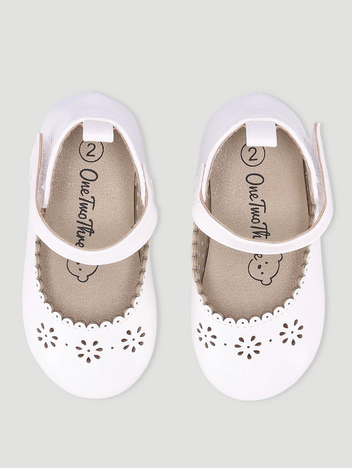 Baby Girls Flower Laser Cutting Pumps - White