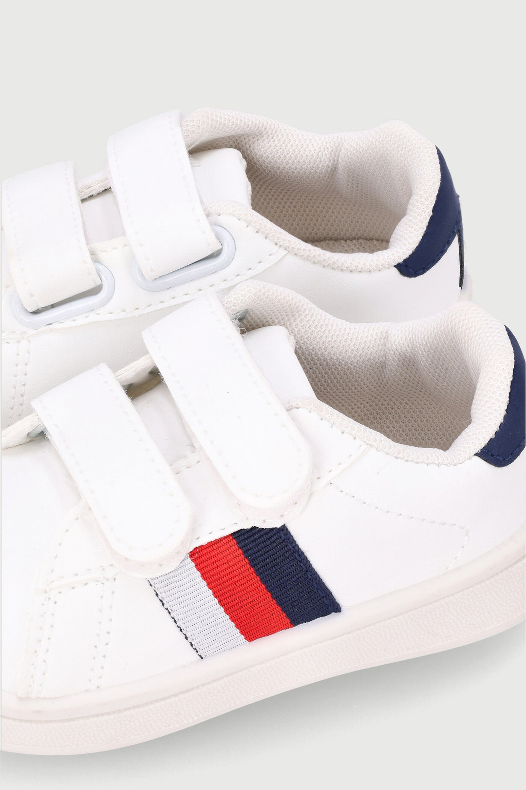 Pre-Boys Side Stripe Sneaker - White