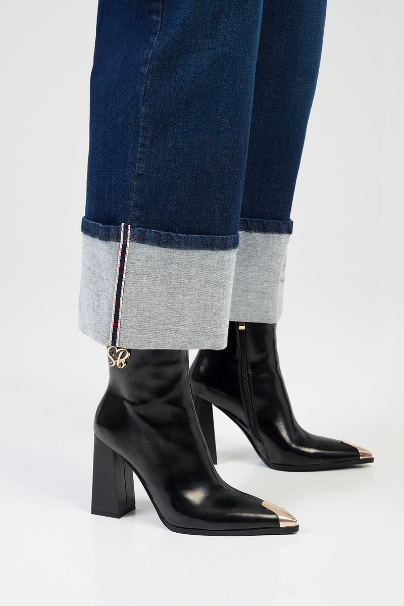 Clause Pointed Toe Block Heel Boot - Black