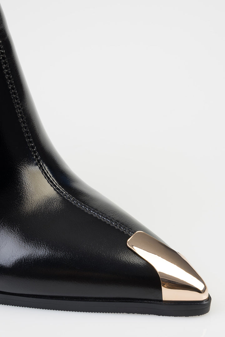 Clause Pointed Toe Block Heel Boot - Black