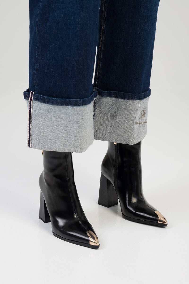 Clause Pointed Toe Block Heel Boot - Black