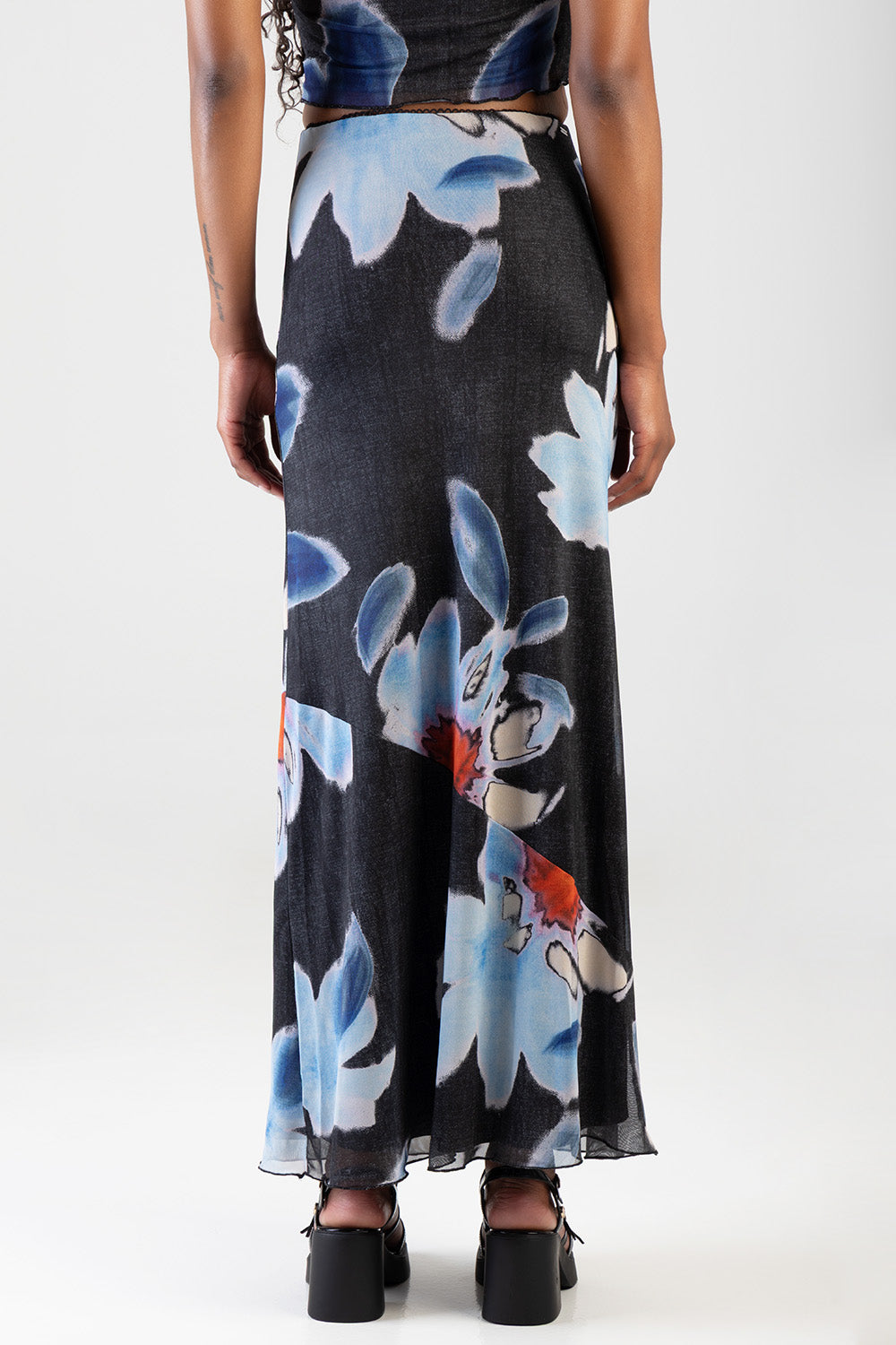 See The Sunrise Maxi Skirt - Black/Blue