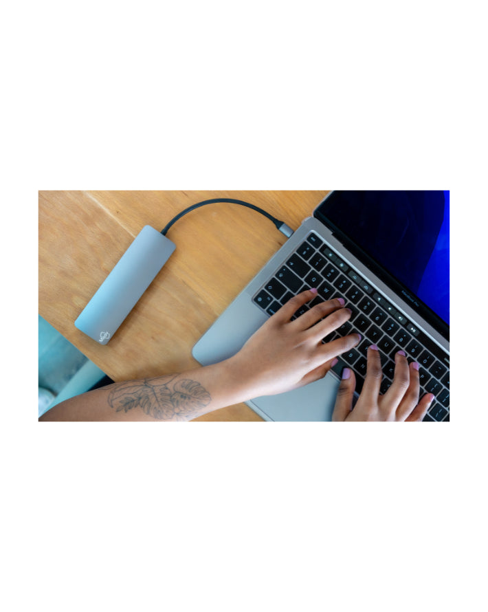 Moov 6 in 1 Multiport Hub Space Grey