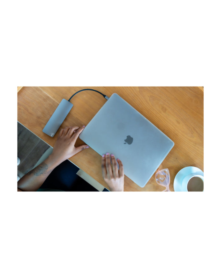 Moov 6 in 1 Multiport Hub Space Grey