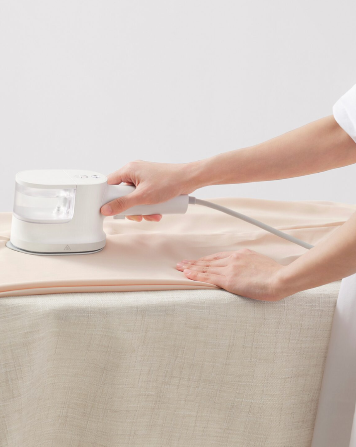 Handheld Garment Steamer (160ml, 1300W, 2-in-1 Design)