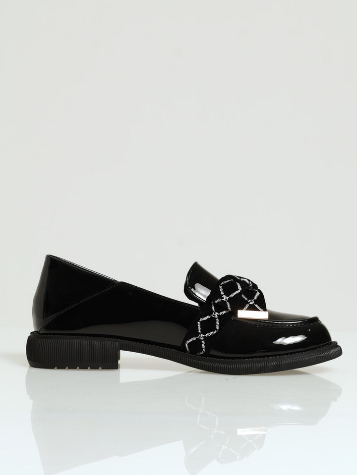 Loafer With Metal Tip Bow - Black