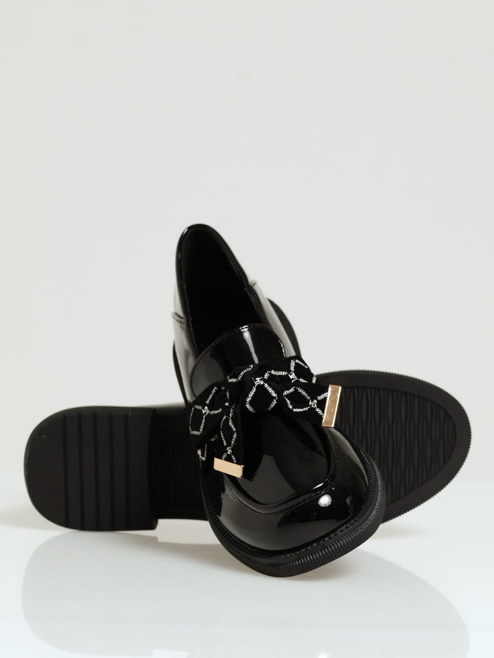 Loafer With Metal Tip Bow - Black