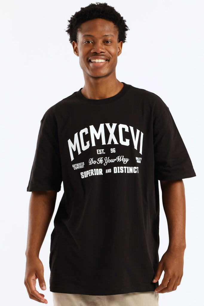 Mens Mcmxcvi Basic Print Tee - Black – Edgars