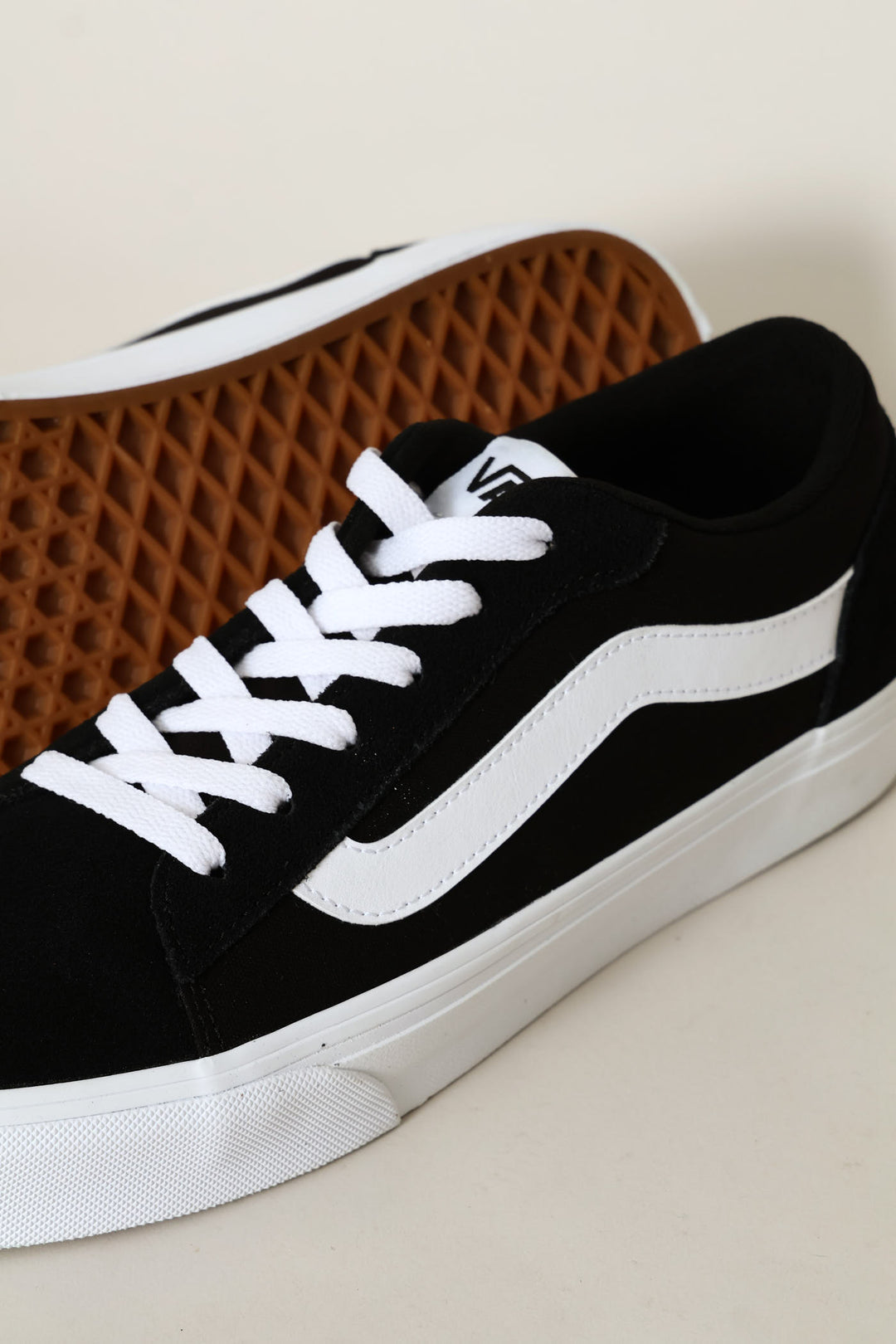 Vero Lace Up Sneaker - Black/White