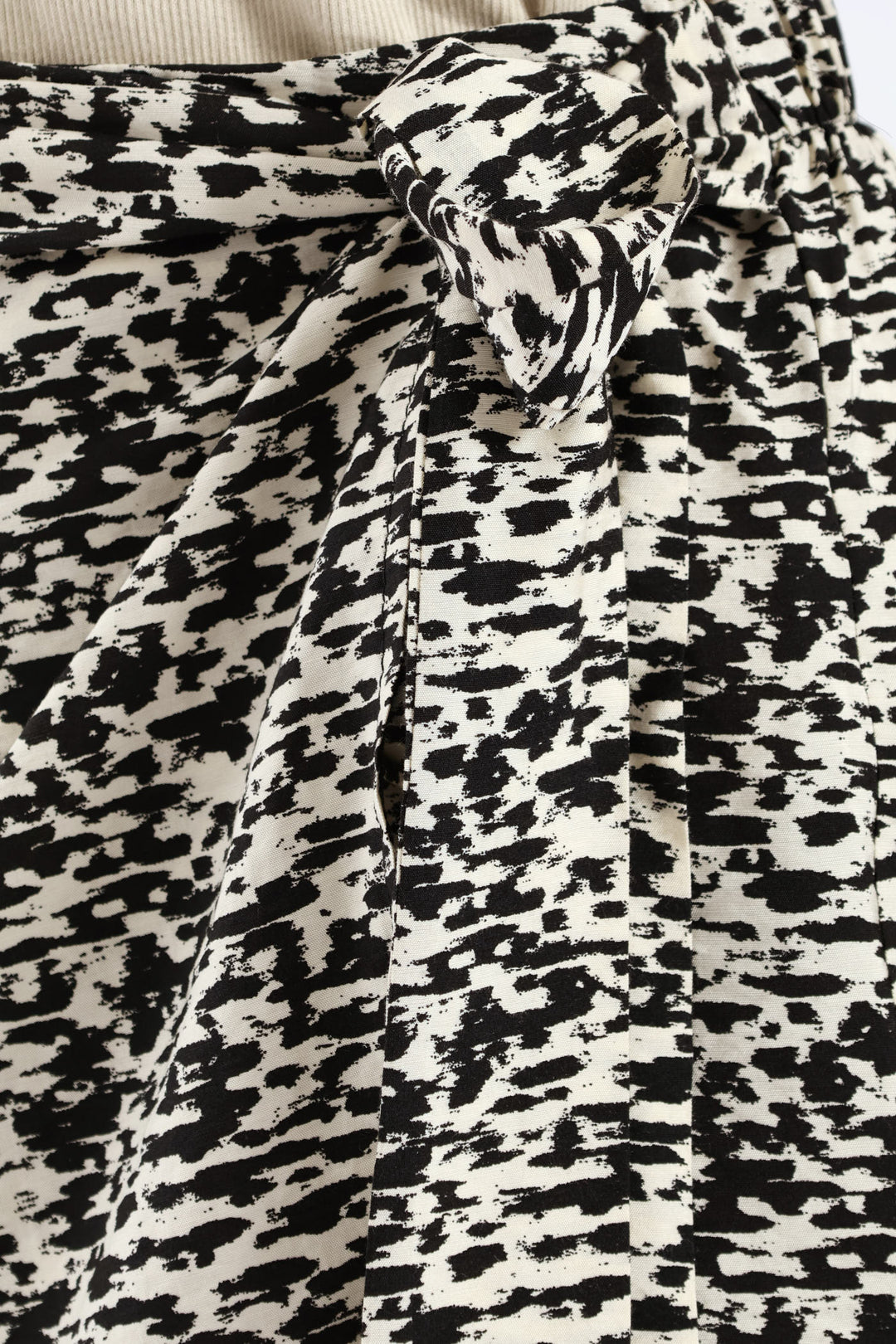 Aztec Print Mid Thigh Skort - Black/White