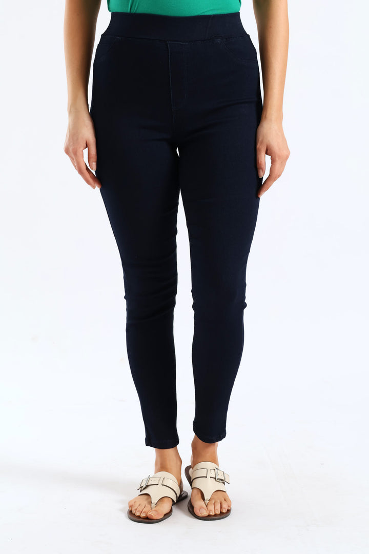 Skinny Jegging - Dark Wash