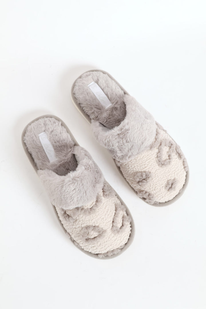 Heart Detail Closed Toe Slipper - Light Grey