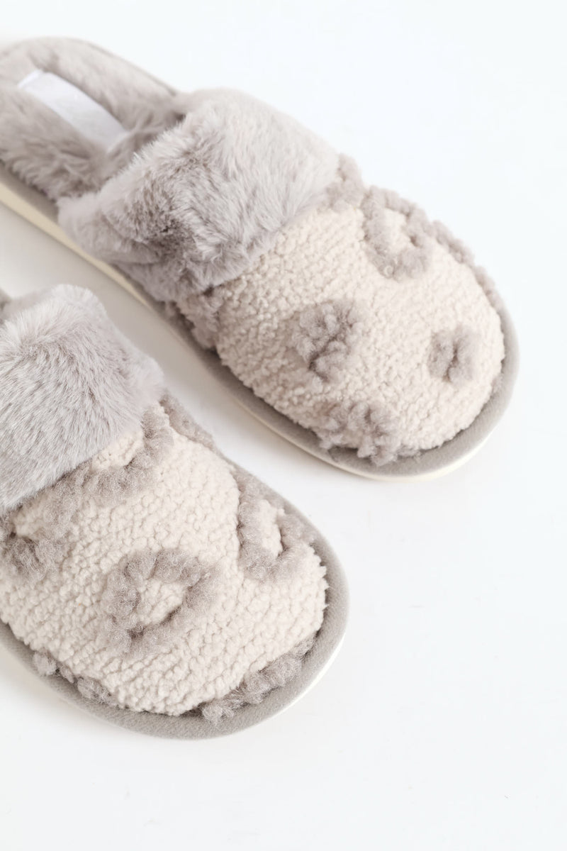 Heart Detail Closed Toe Slipper - Light Grey