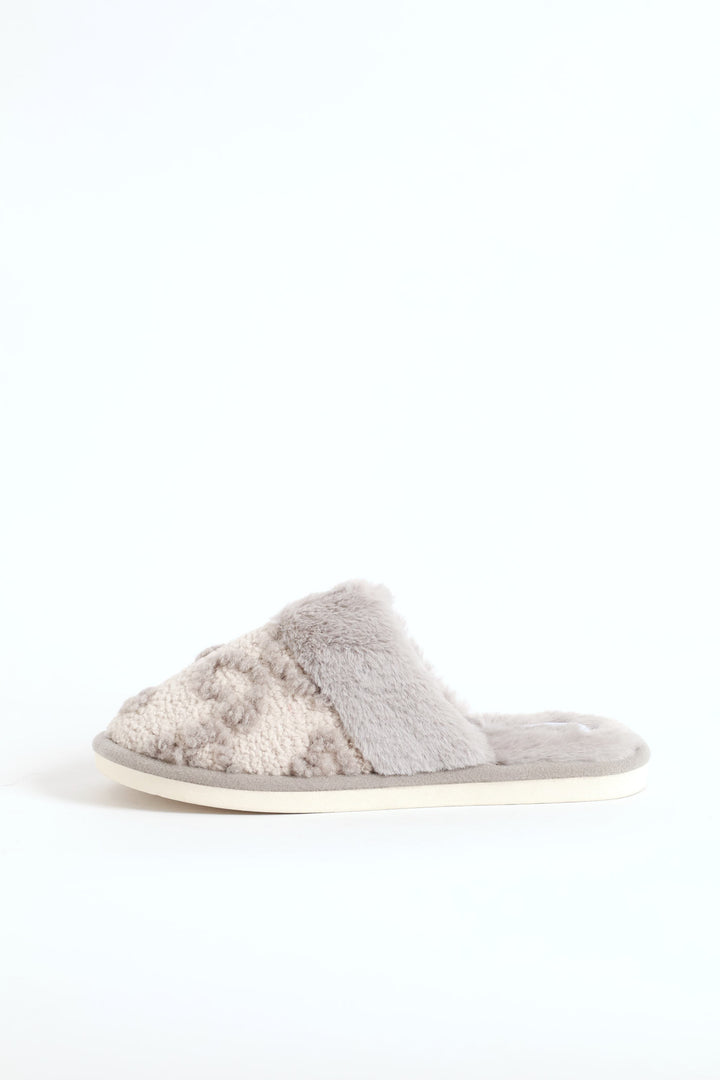 Heart Detail Closed Toe Slipper - Light Grey