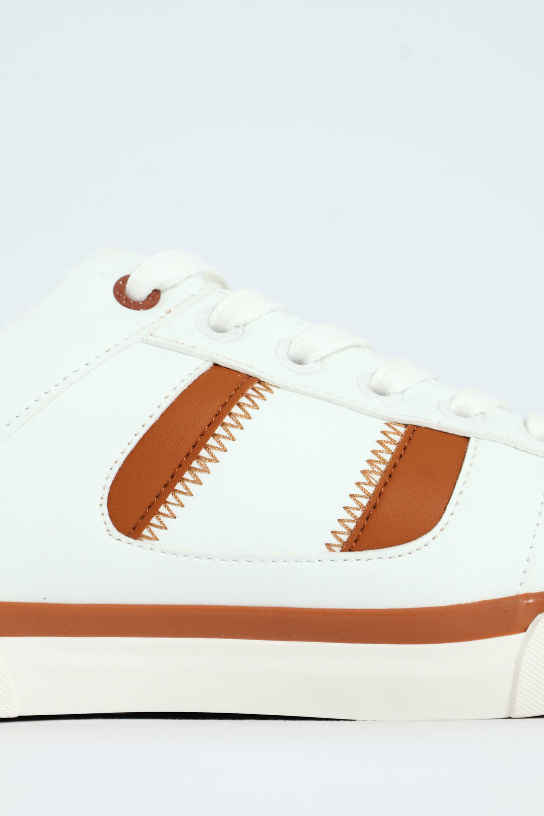 Basic Side Flash Sneaker - White