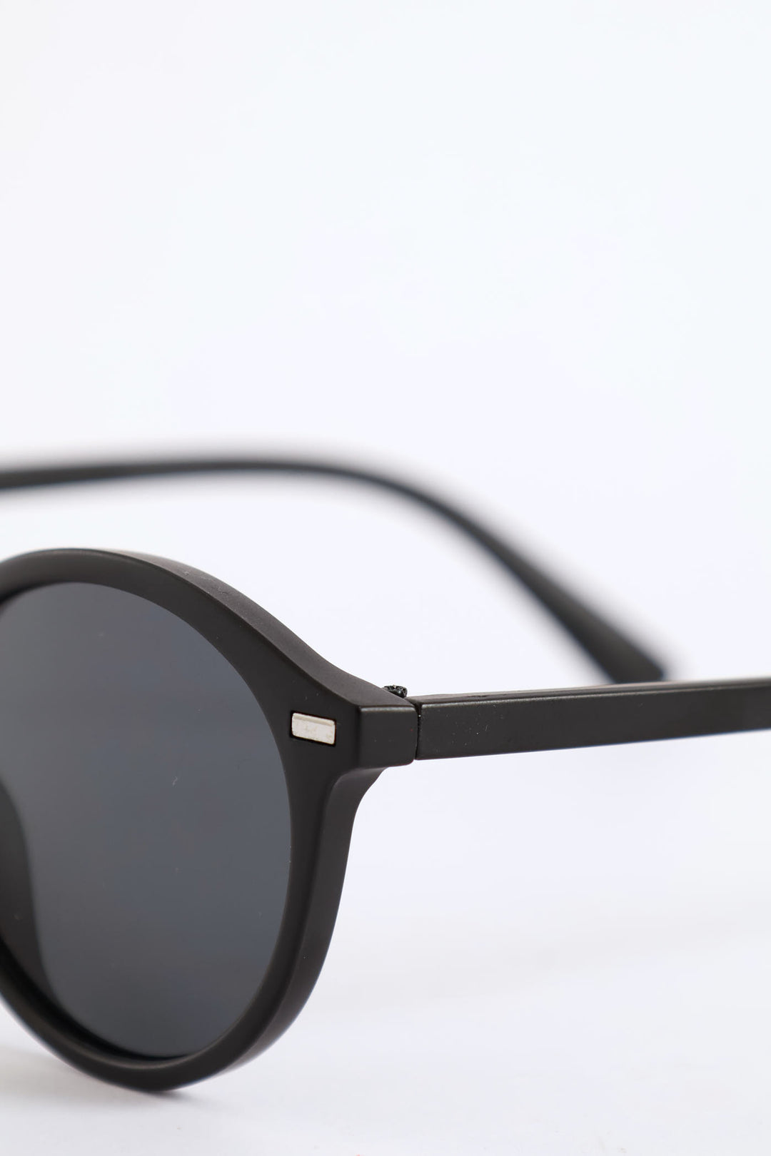 Round Metal Nose Sunglasses - Black