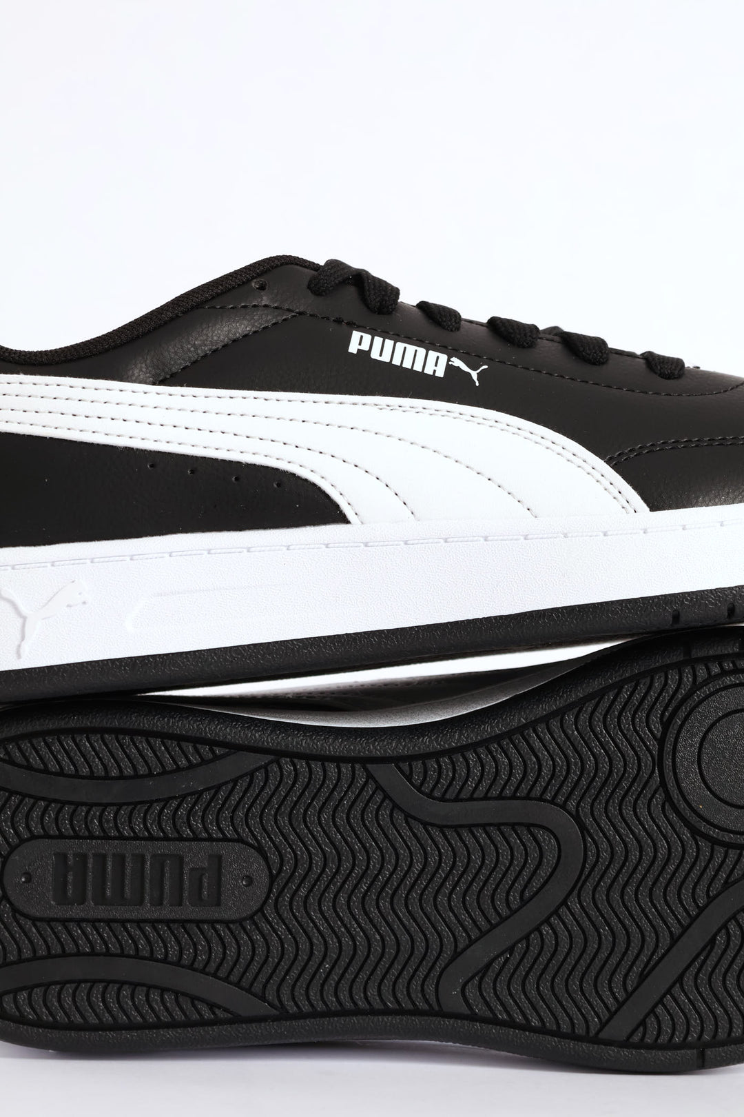 Court Classic Clean Sneaker - Black