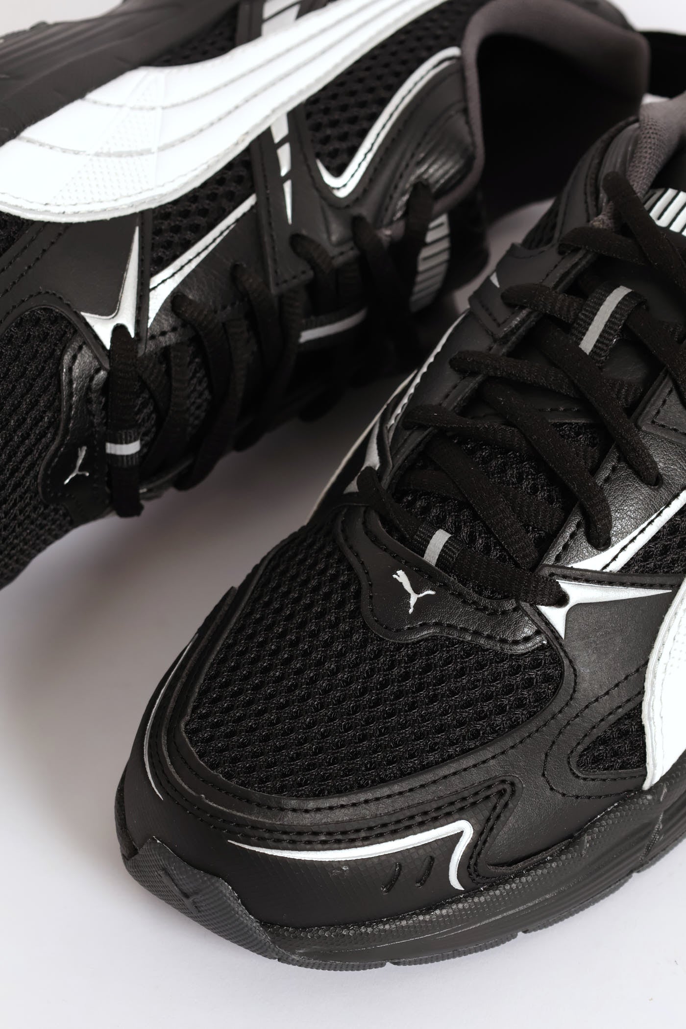 Mens Milenio Tech 2000 Sneaker - Black/White – Edgars