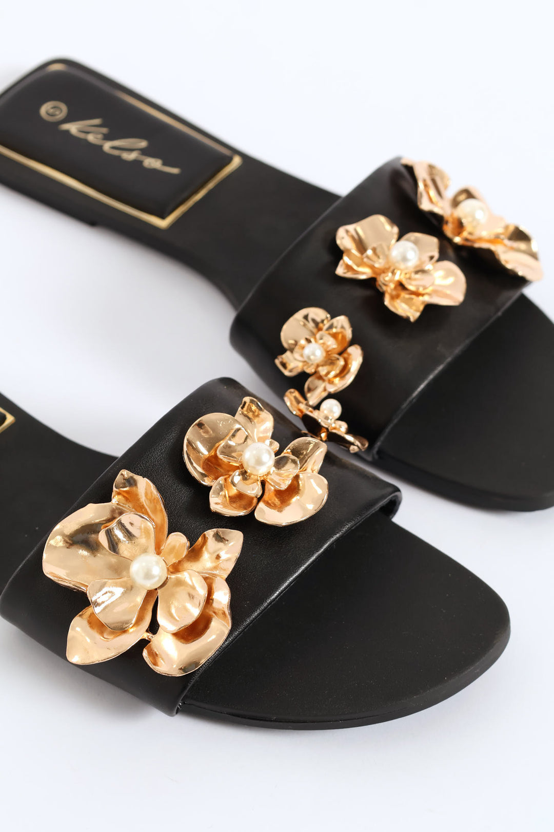 Flower Trim Single Band Sandal - Black