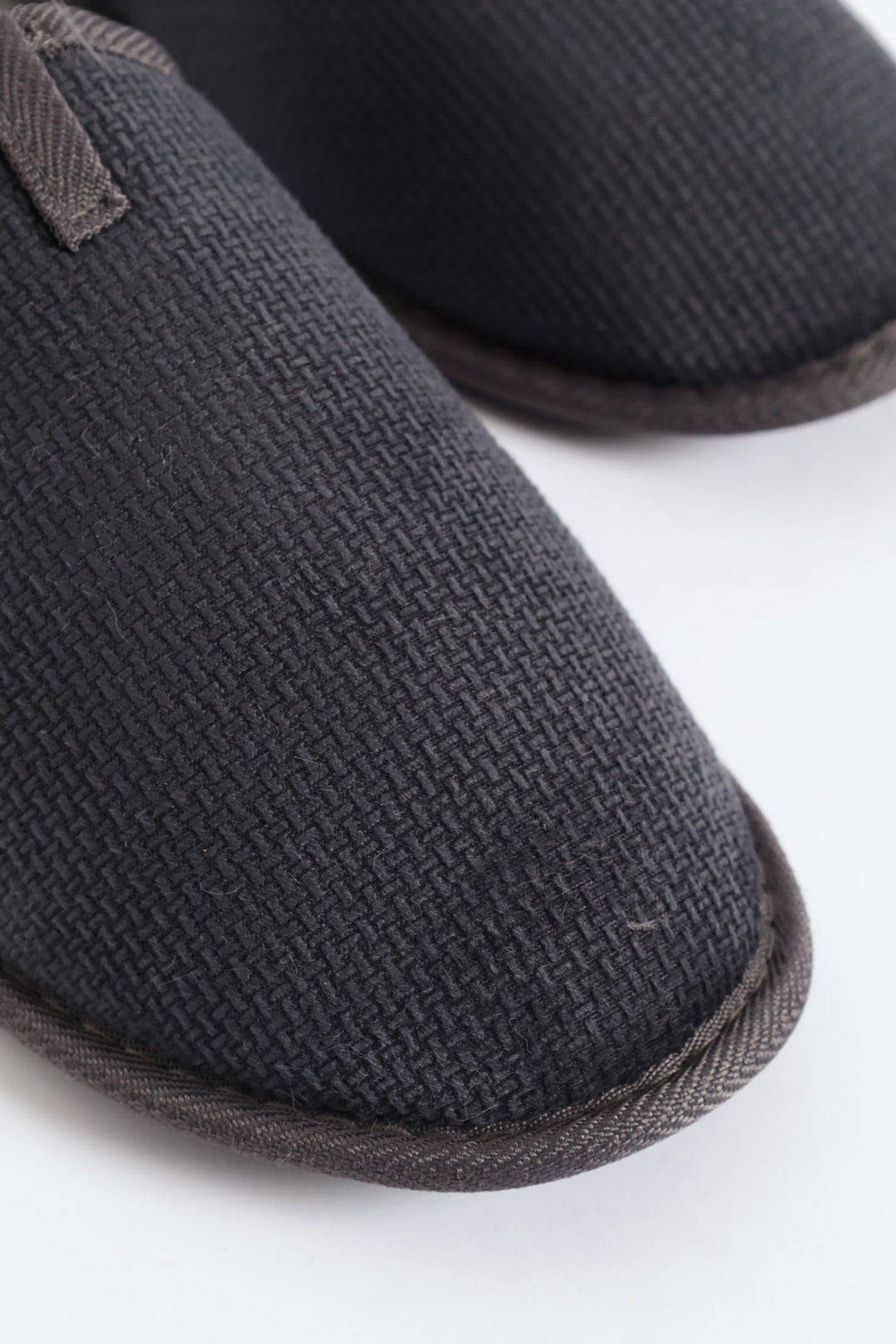 Diamond Embossed Check Footbed Slippers - Grey