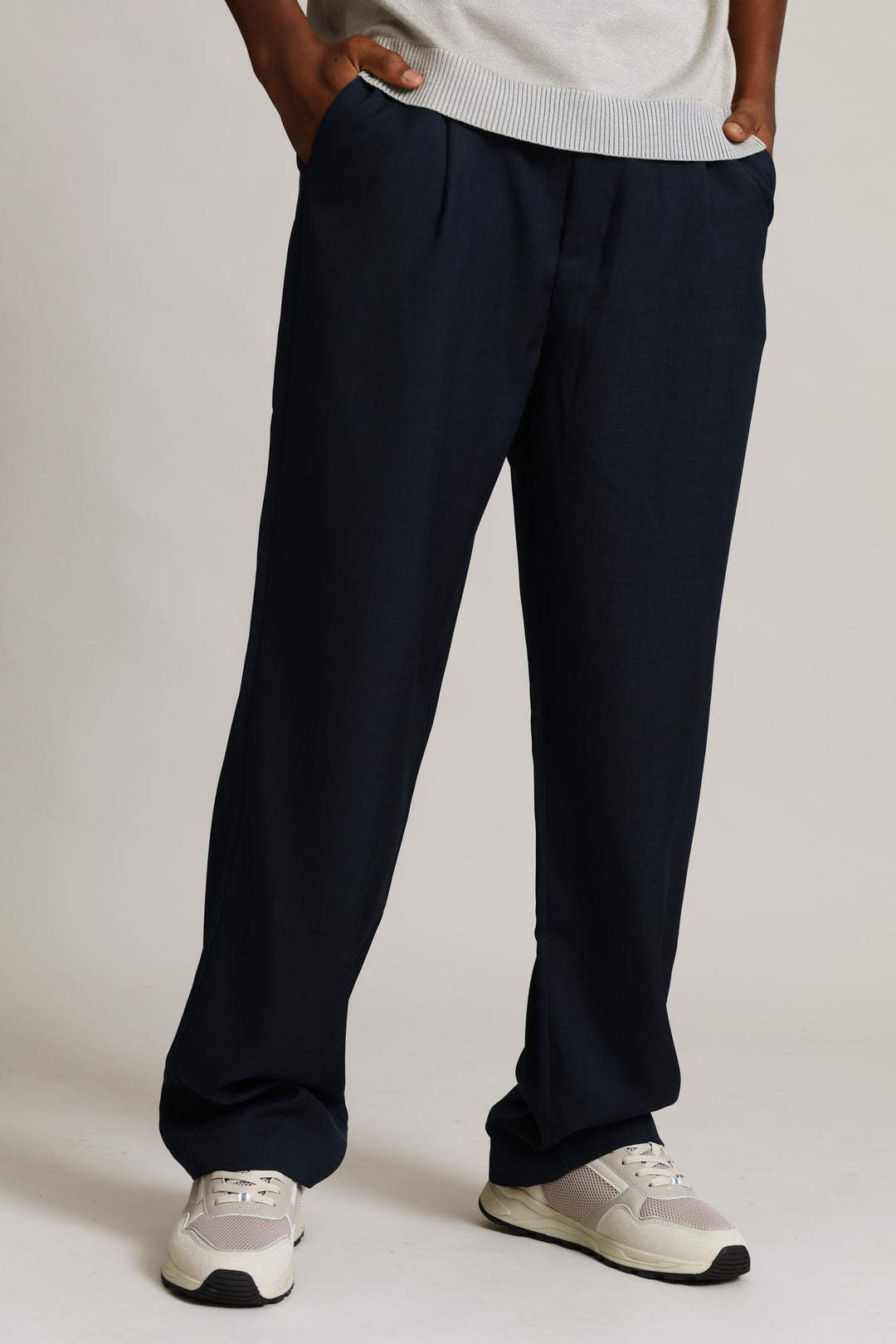 Relaxed Pleated Trouser - Navy