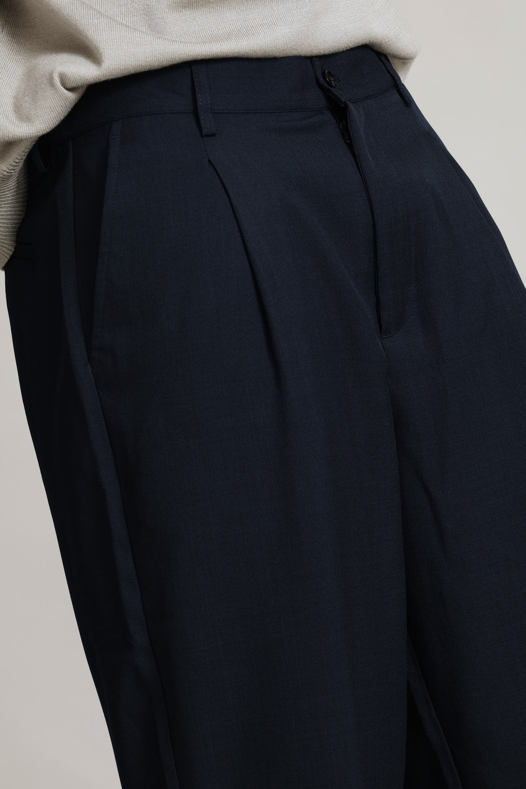 Relaxed Pleated Trouser - Navy