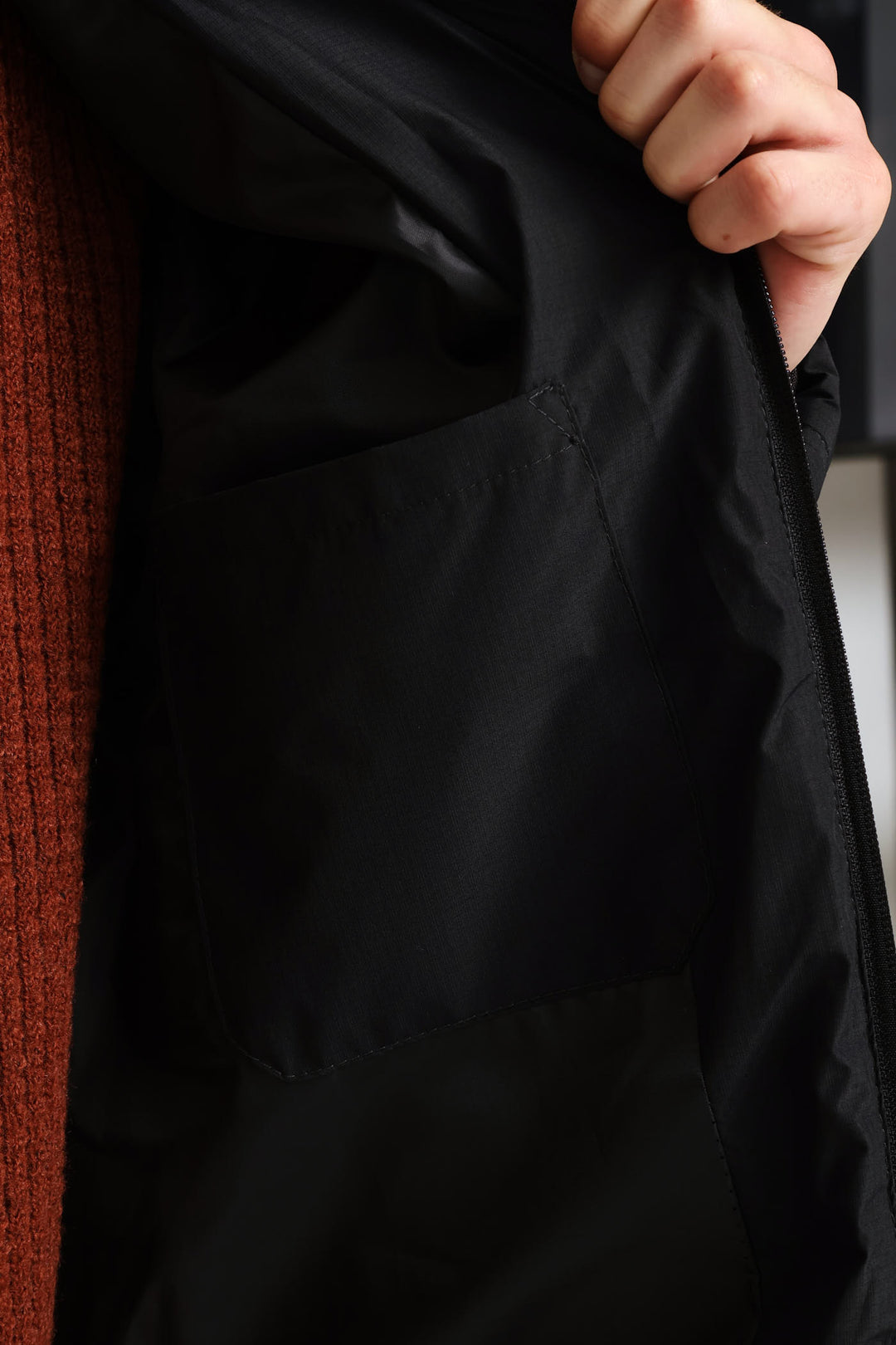 Black Funnel Cargo Pocket Padded - Black