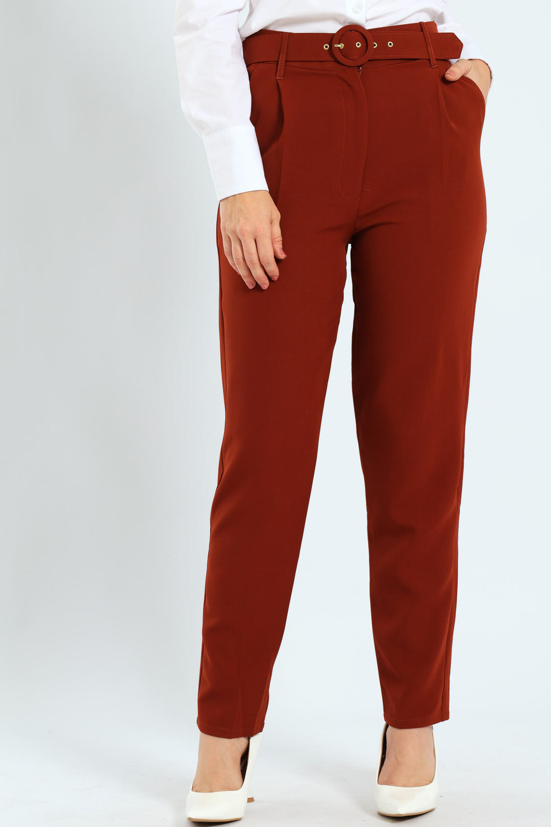 Round Buckle Tapared Pant - Brown