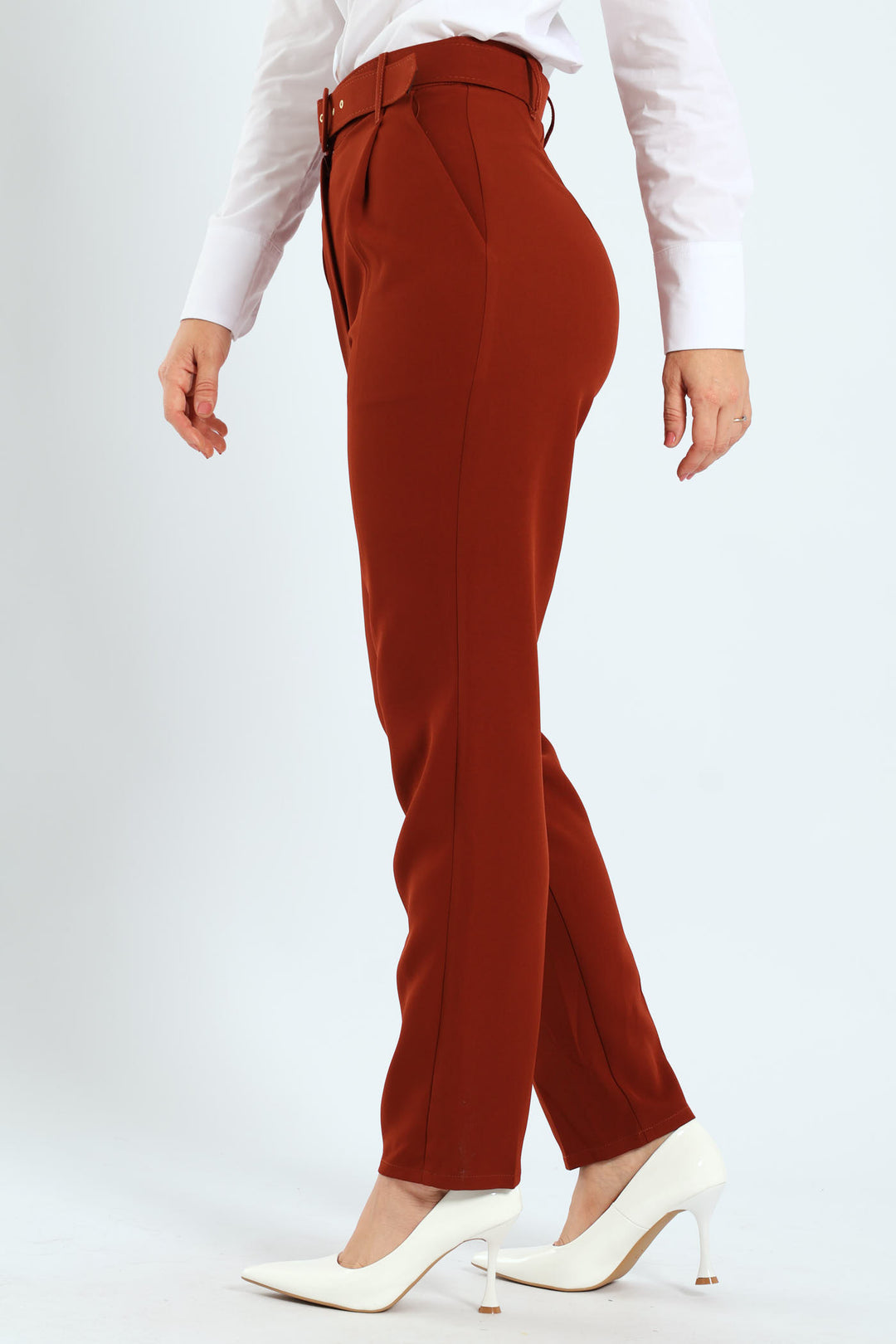 Round Buckle Tapared Pant - Brown