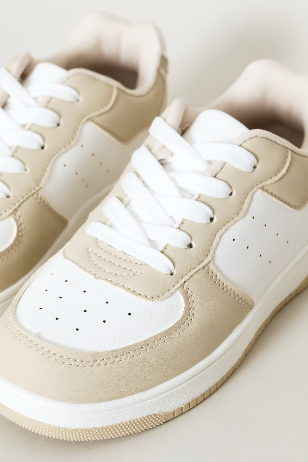 Boys Court Sneaker - Stone