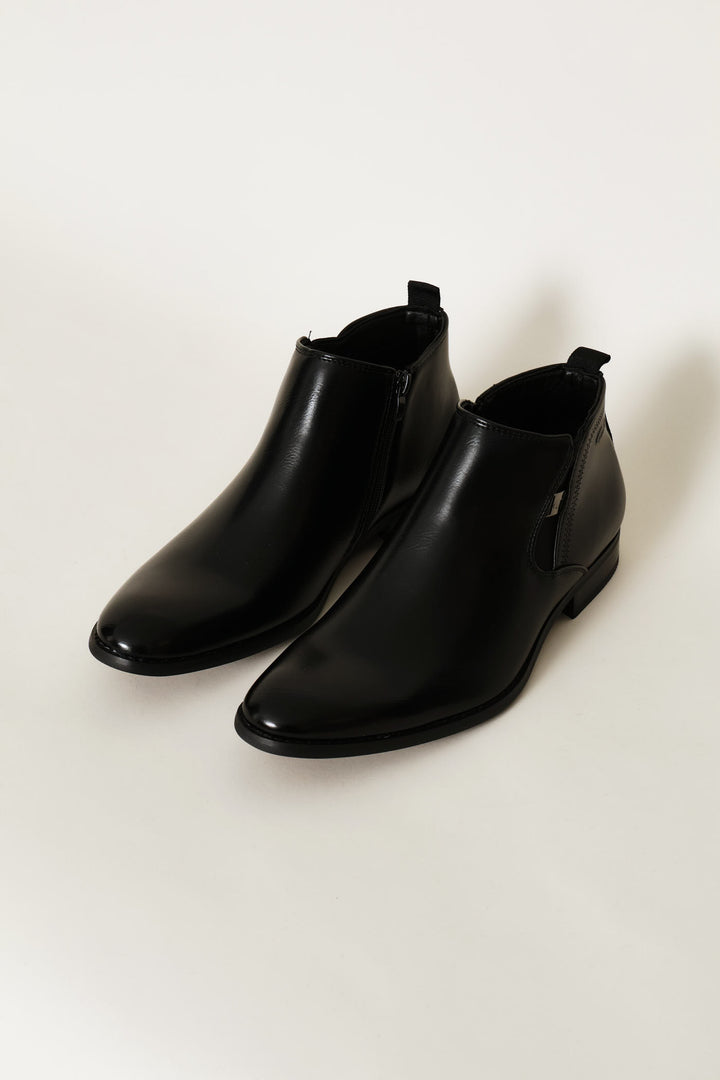 Chelsea Boot With Trim On Gusset - Black