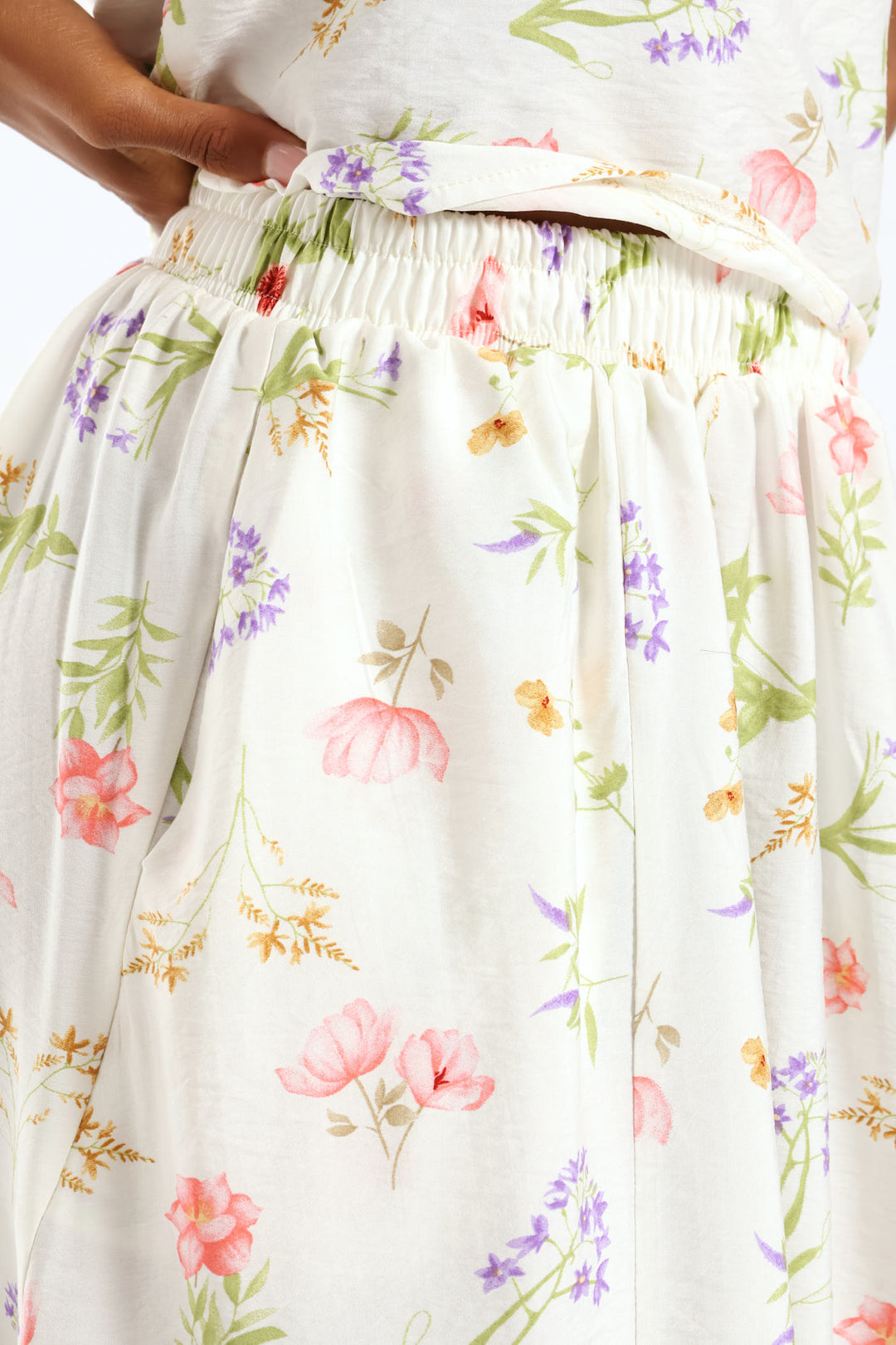 Pull On Elasticated Flare Garden Floral Print Midi Skirt - Cream