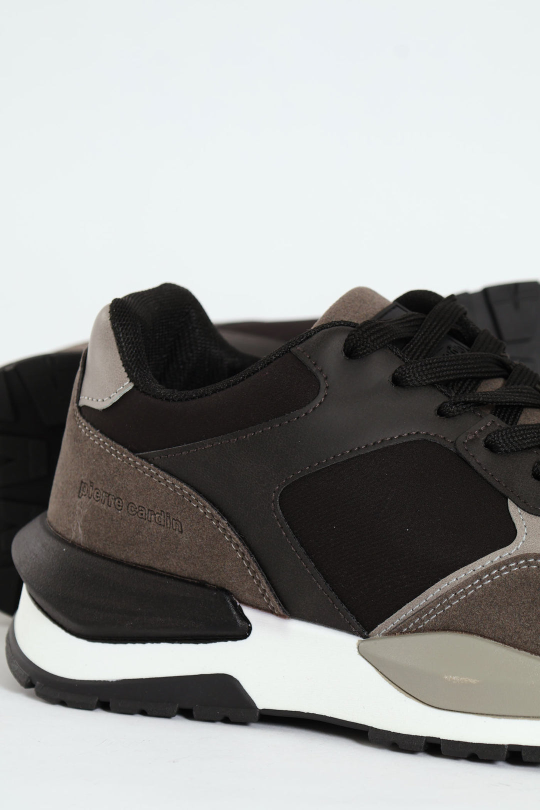 Panelled Retro Look Sneakers - Black