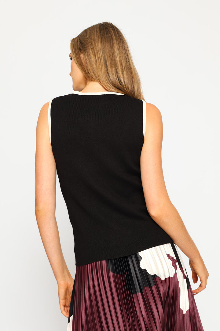 Crew Neck Contrast Pullover - Black/Cream