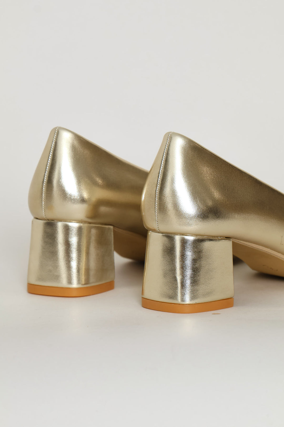 Crinkle Pu Sqaure Toe Court Heel - Gold