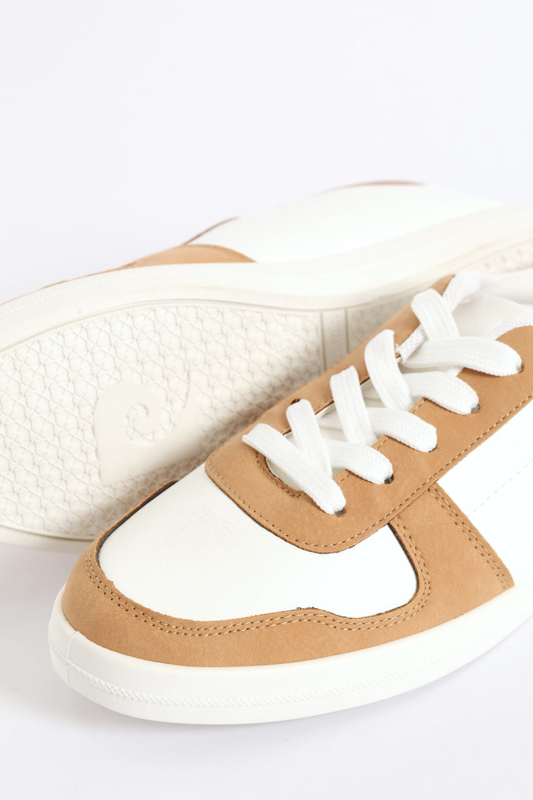 Colour Block Sneaker - White/Beige