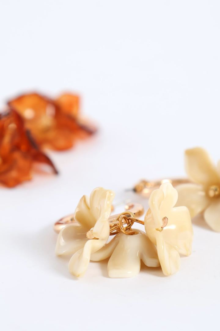 2 Pack Resin Floral Huggie Earrings - Gold