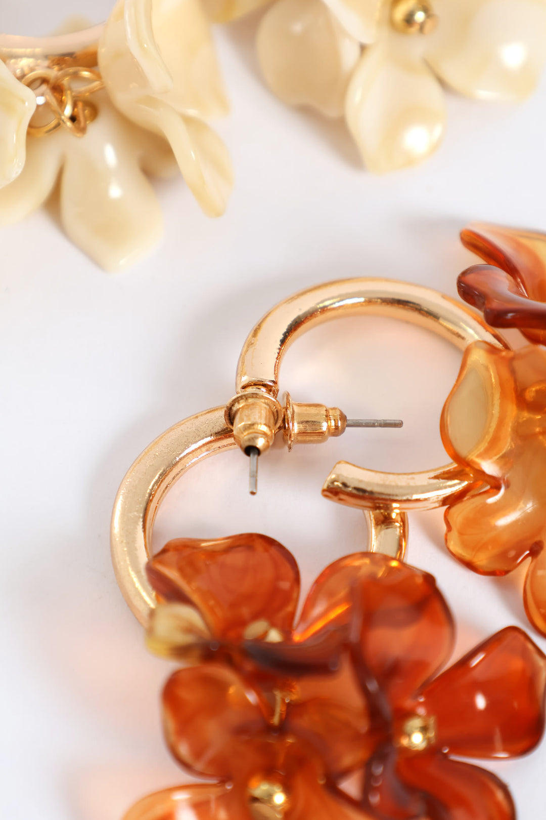 2 Pack Resin Floral Huggie Earrings - Gold