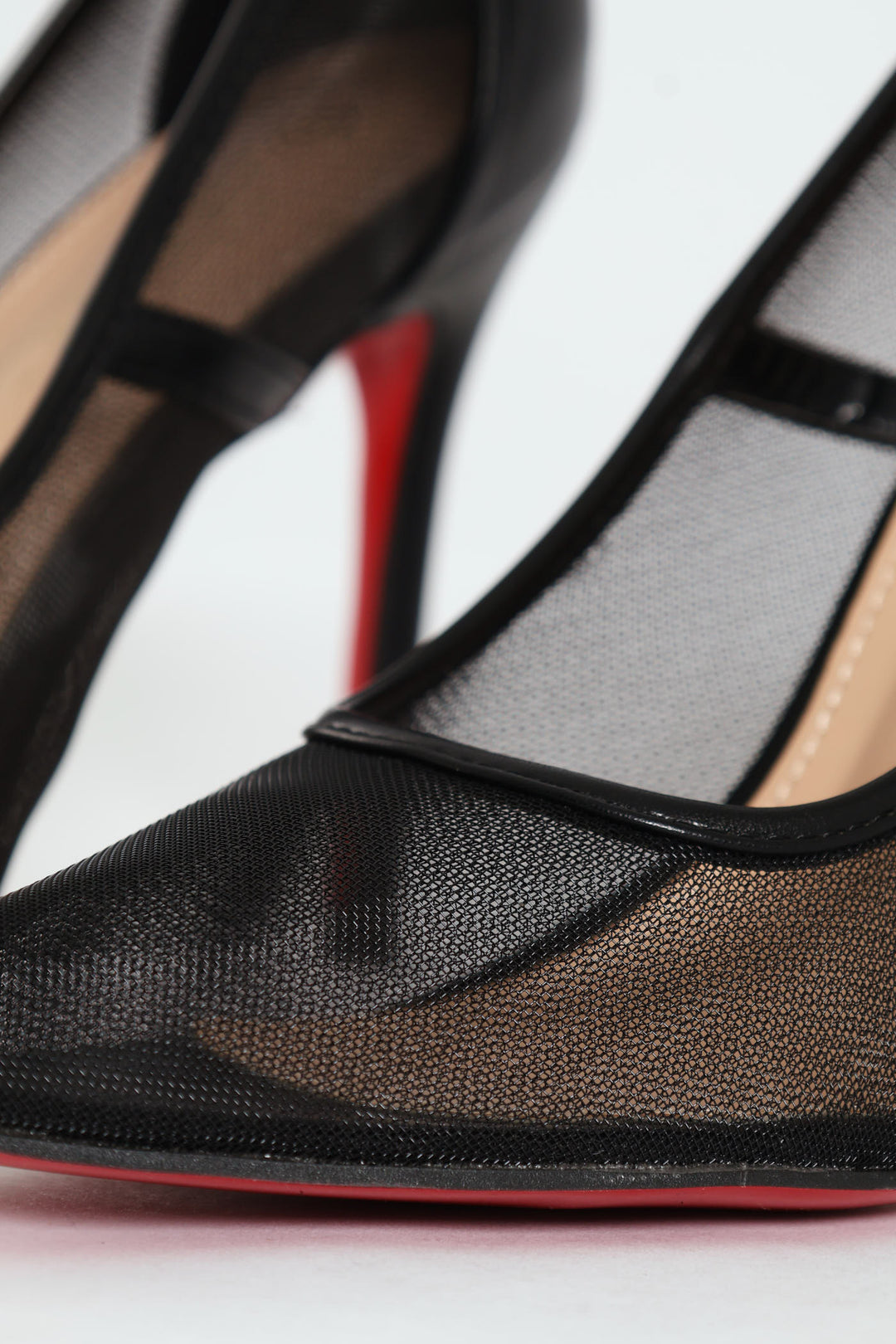 Lola 46 Mesh Court Stiletto - Black