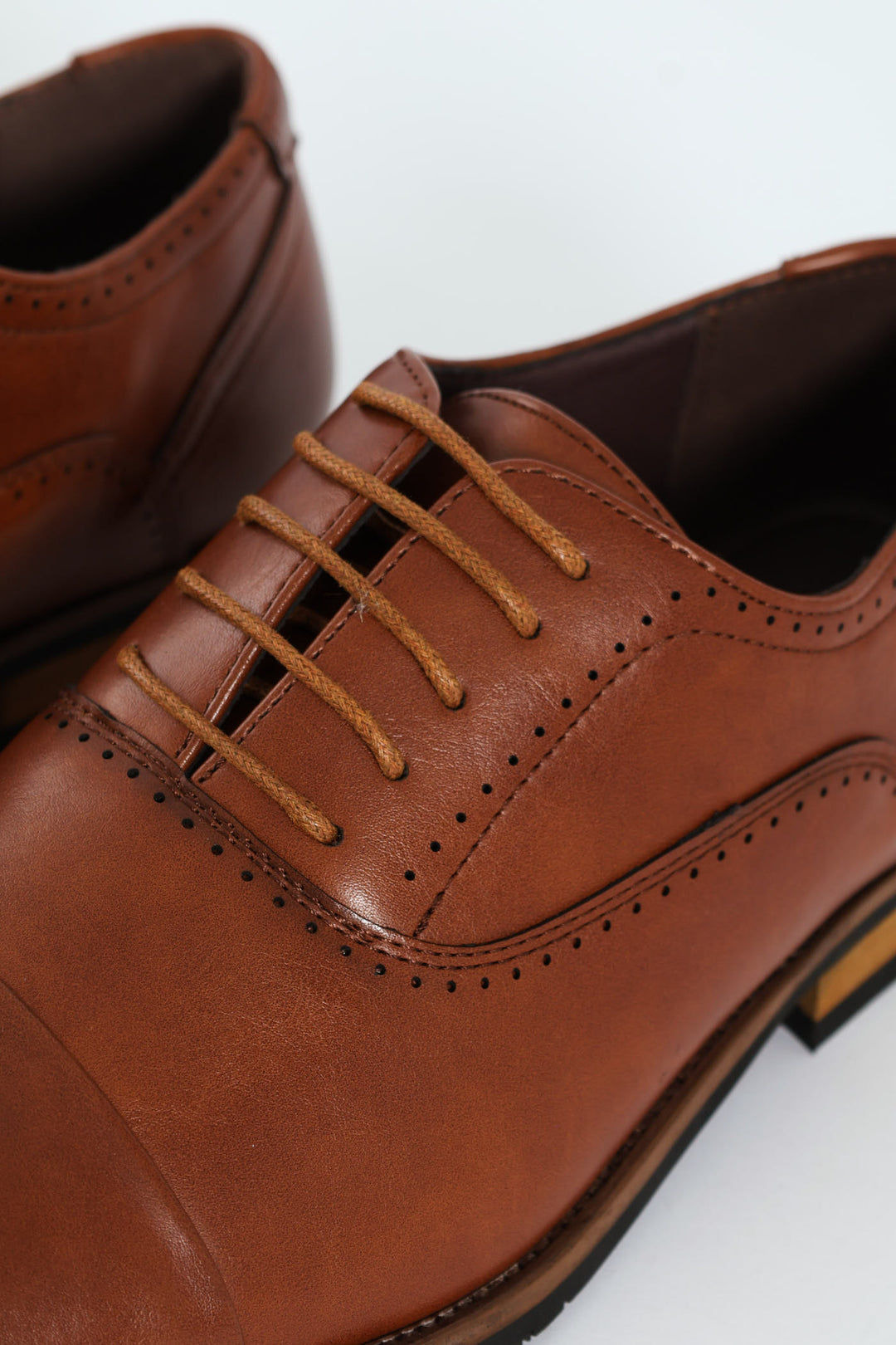Lace Up Oxford With Toe Cap - Tan