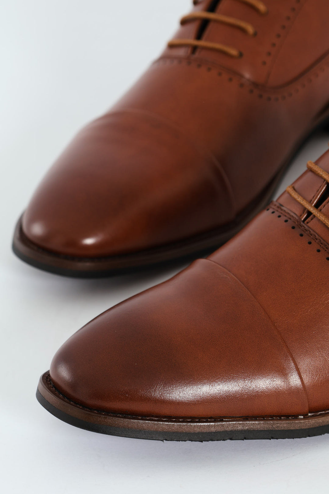 Lace Up Oxford With Toe Cap - Tan