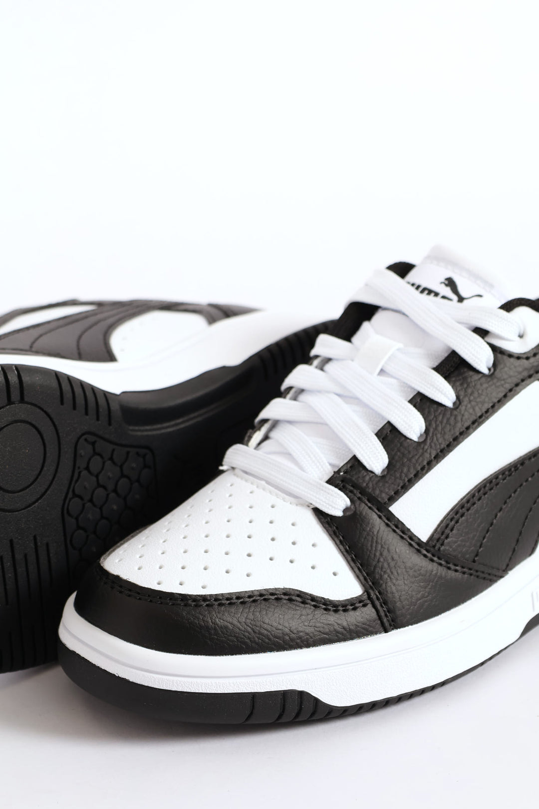 Boys Rebound V6 Lo Sneaker - Black/White