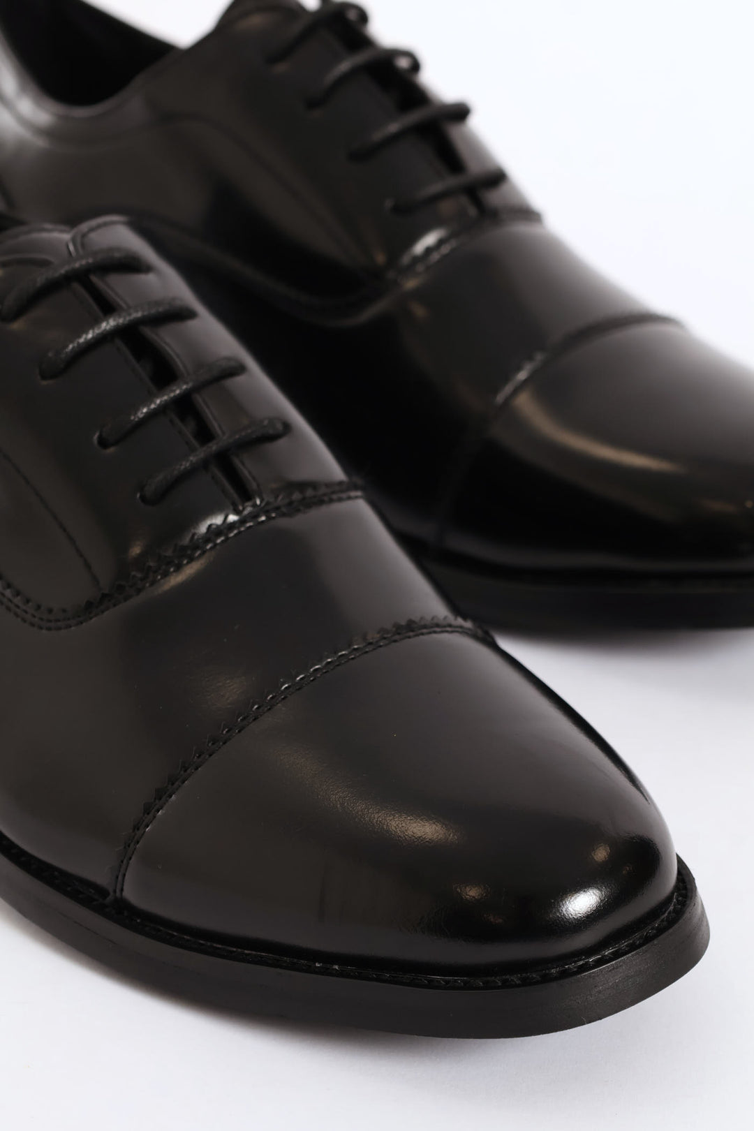 Lace Up Almond Toe Oxford Shoe - Black